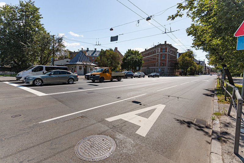 Uz GPS datiem balstīts sabiedriskā transporta joslu un zaļo viļņu uzraudzības un efektivitātes uzlabošanas risinājums